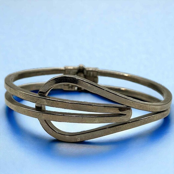 Interconnecting Silver-Tone Artisan Hinged 2.5 Inch Wide Bracelet! - Picture 1 of 7